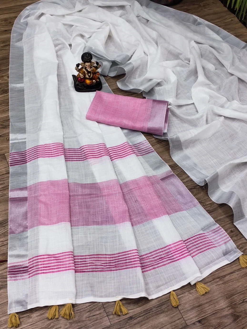 Vc Shweta Beautiful Crafted Linen Saree Collection