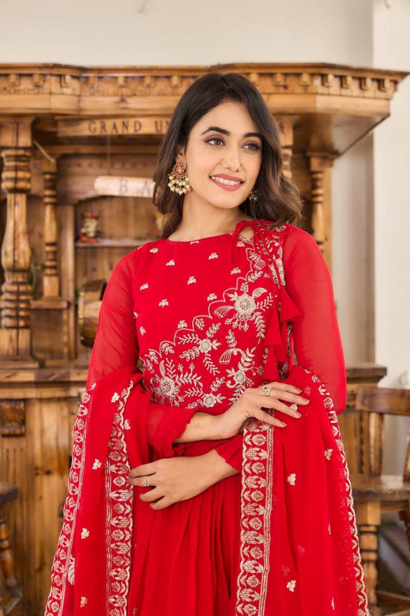 Sn 2381 82 Fabulous Faux Georgette Gown With Dupatta Collection