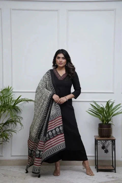 Sattara 1 Parampara Embroidered Kurti Bottom With Dupatta