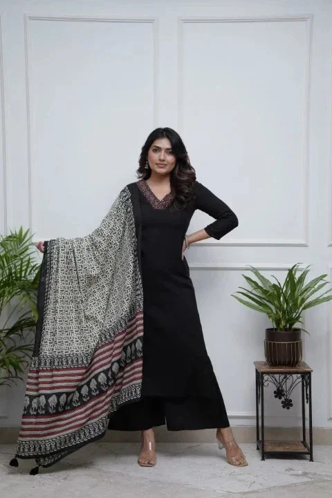 Sattara 1 Parampara Embroidered Kurti Bottom With Dupatta