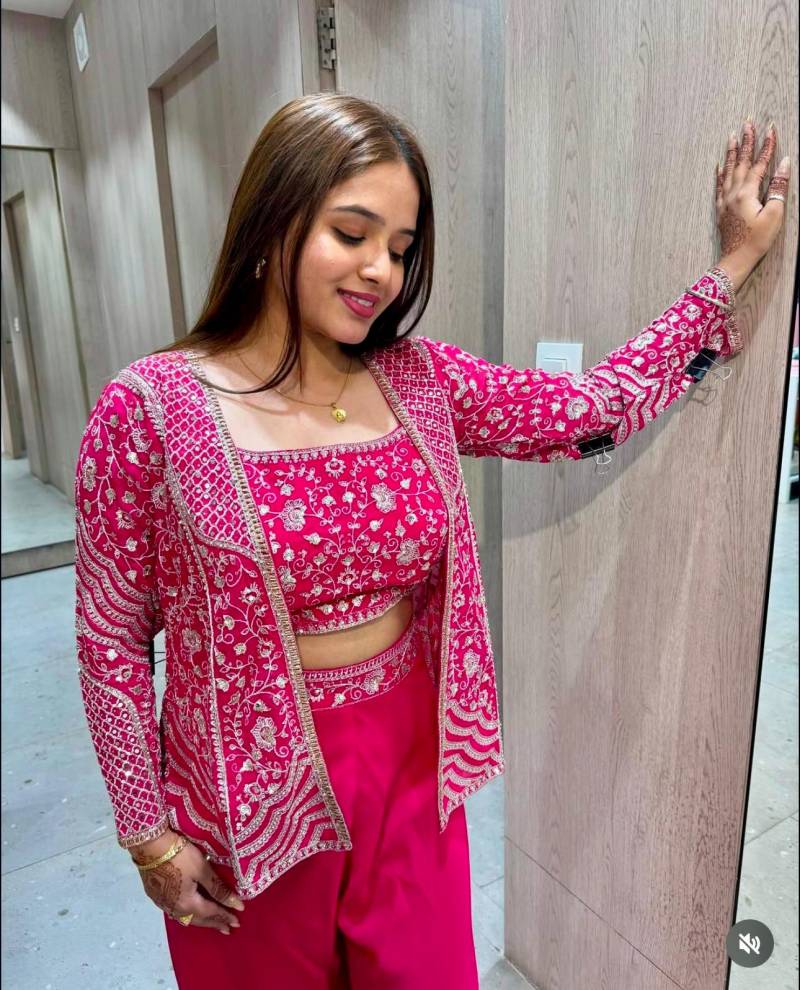 Vt 6024 T Embroidered Chinon Silk Indo Western Collection