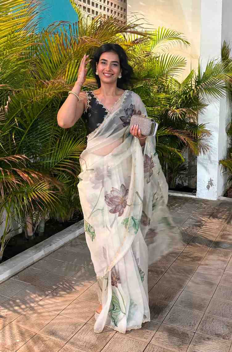 Kc 2043 Soft Organza Beautiful Floral Saree Collection