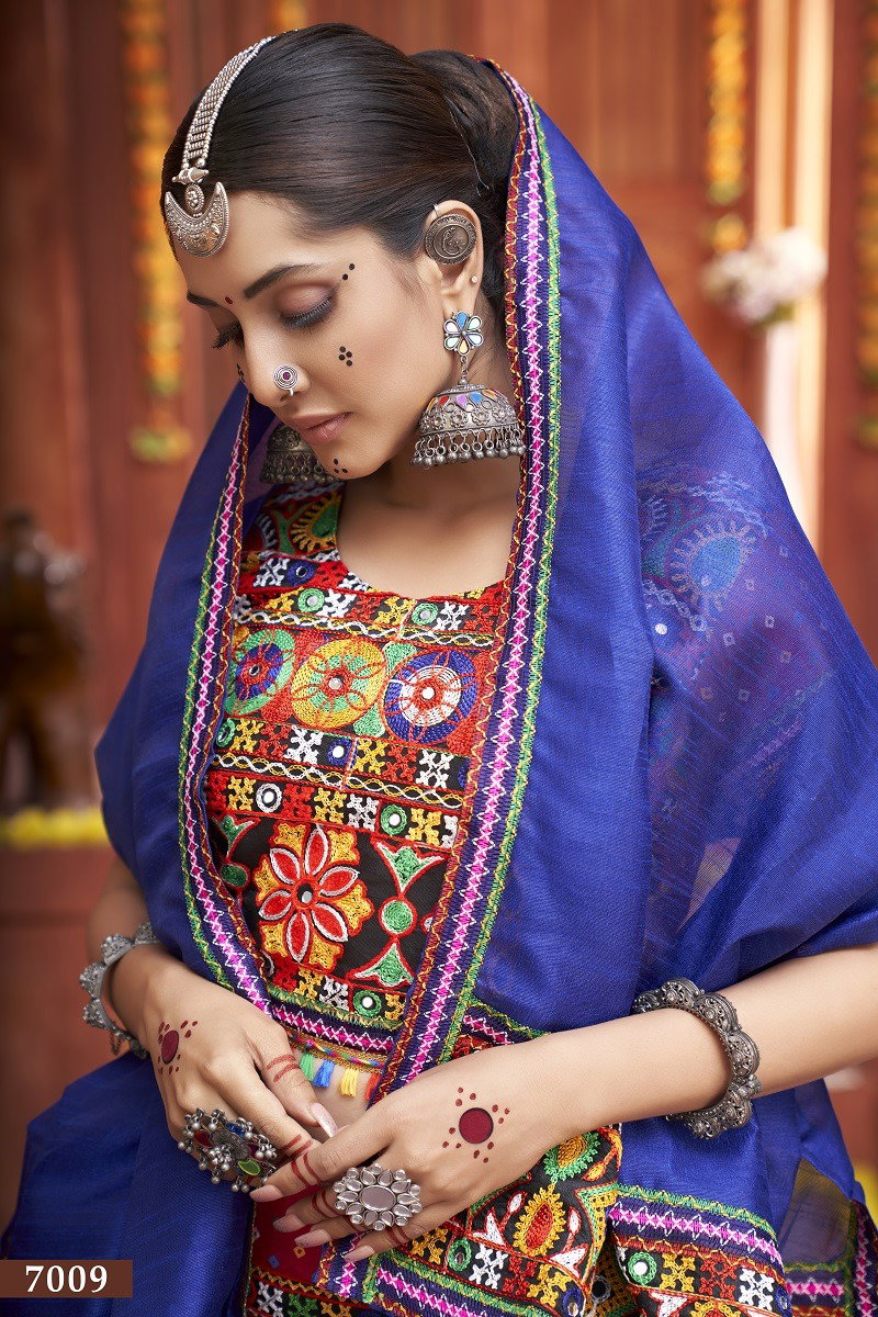 Aawiya Rajwadi Vol 4 D no.7009 Rani Mix Cotton Silk Traditional Look Lehenga choli