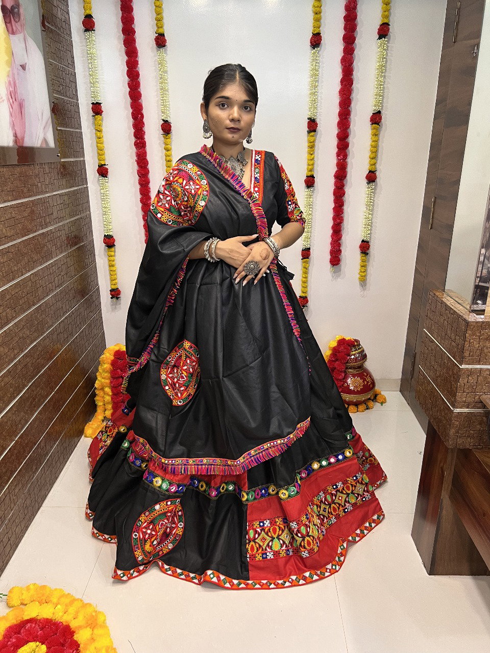 Aawiya Rajwadi Vol 7 D no. 7043 Pure Cotton Silk Gamthi Work Traditional Look Lehenga Choli