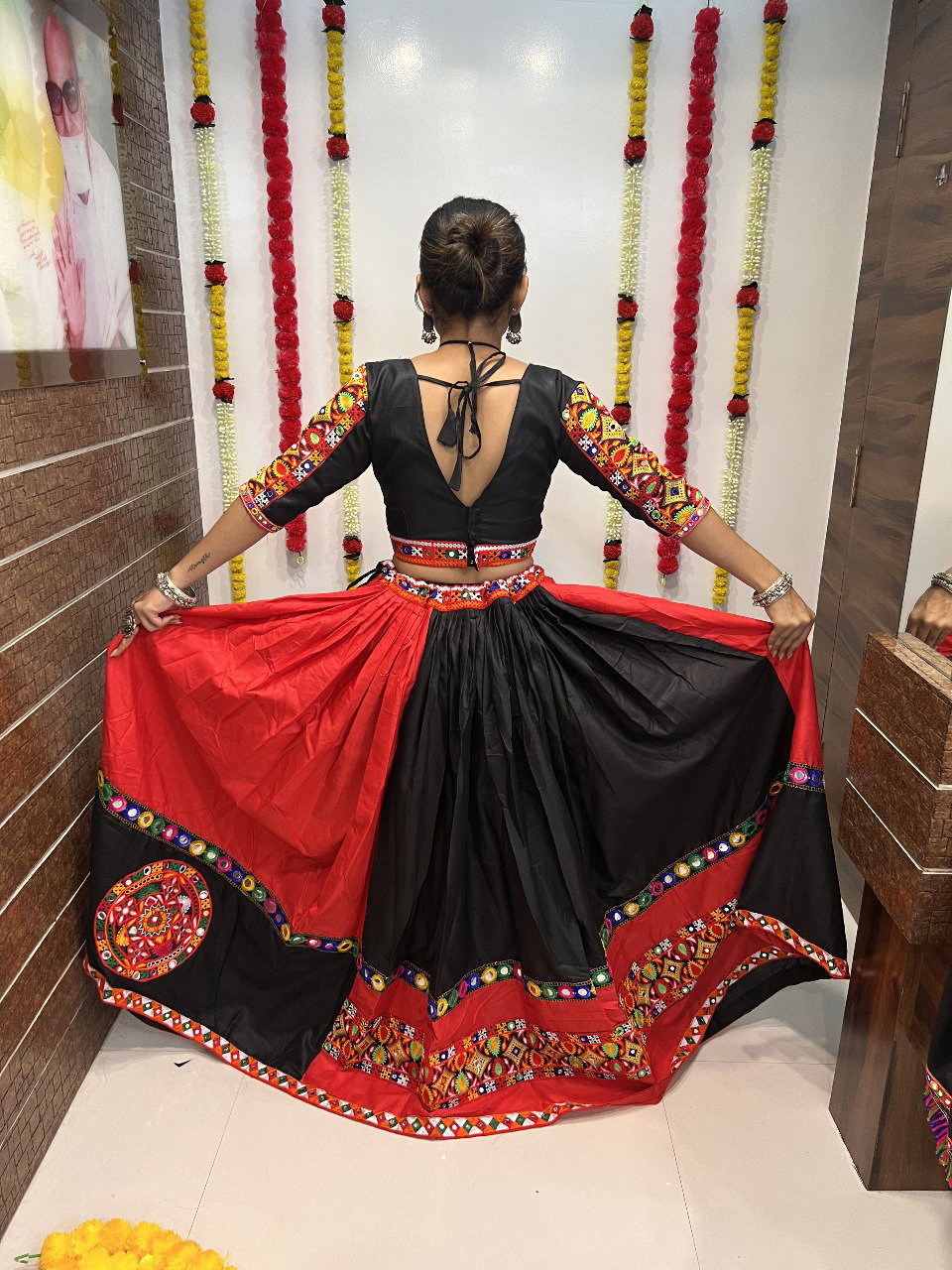 Aawiya Rajwadi Vol 7 D no. 7043 Pure Cotton Silk Gamthi Work Traditional Look Lehenga Choli