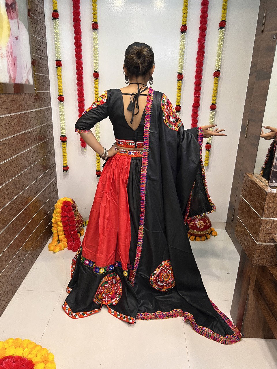 Aawiya Rajwadi Vol 7 D no. 7043 Pure Cotton Silk Gamthi Work Traditional Look Lehenga Choli