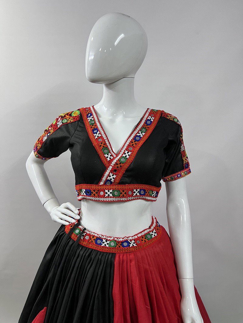 Aawiya Rajwadi Vol 7 D no. 7043 Pure Cotton Silk Gamthi Work Traditional Look Lehenga Choli