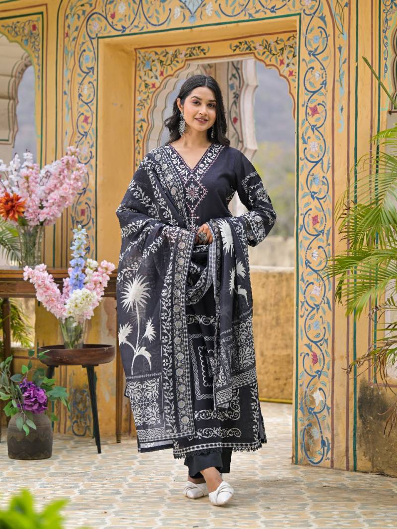 Niraakaar Nr115 Linen With Digital Print Readymade Collection