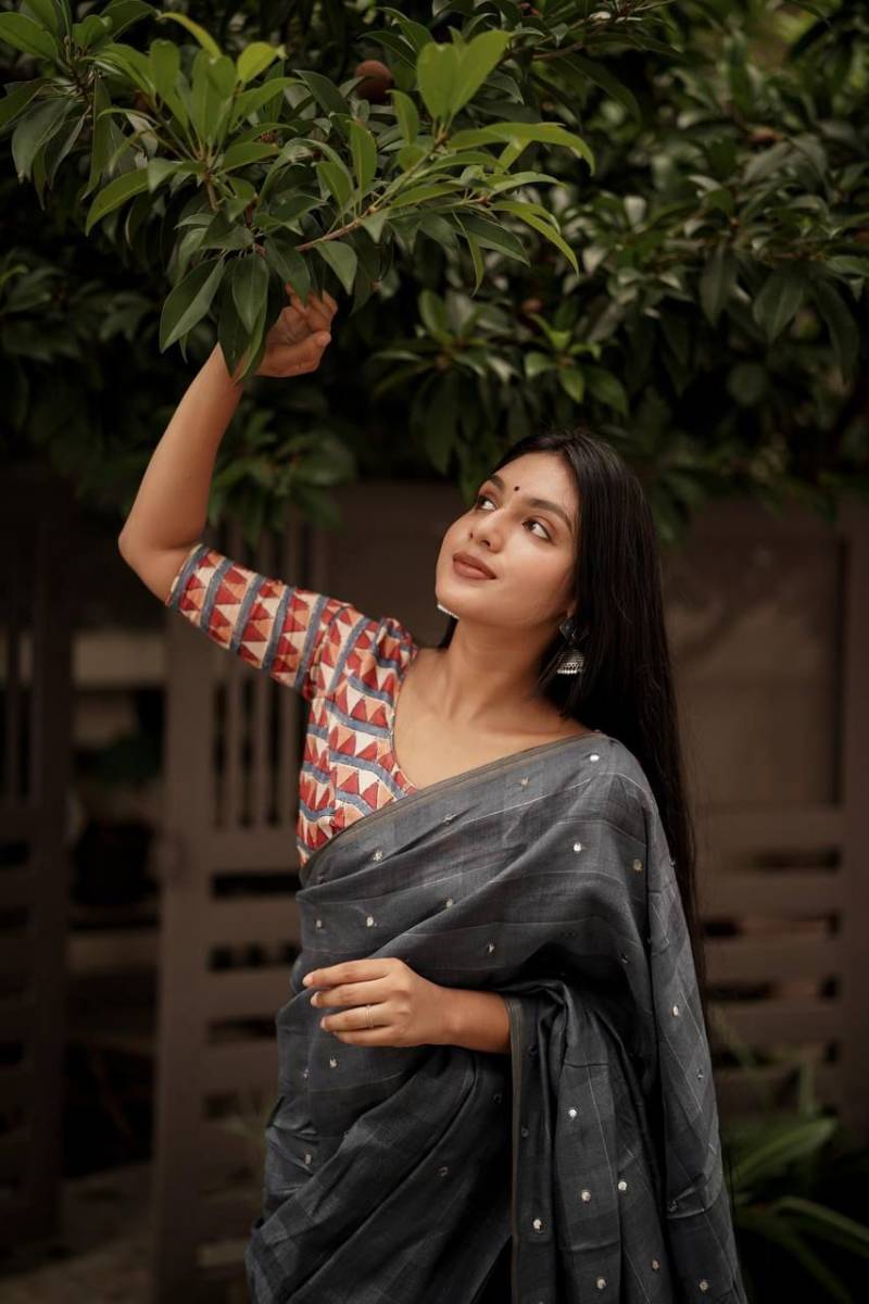 Kc 626 Traditional Wear Linen Printed Fancy Saree Collction