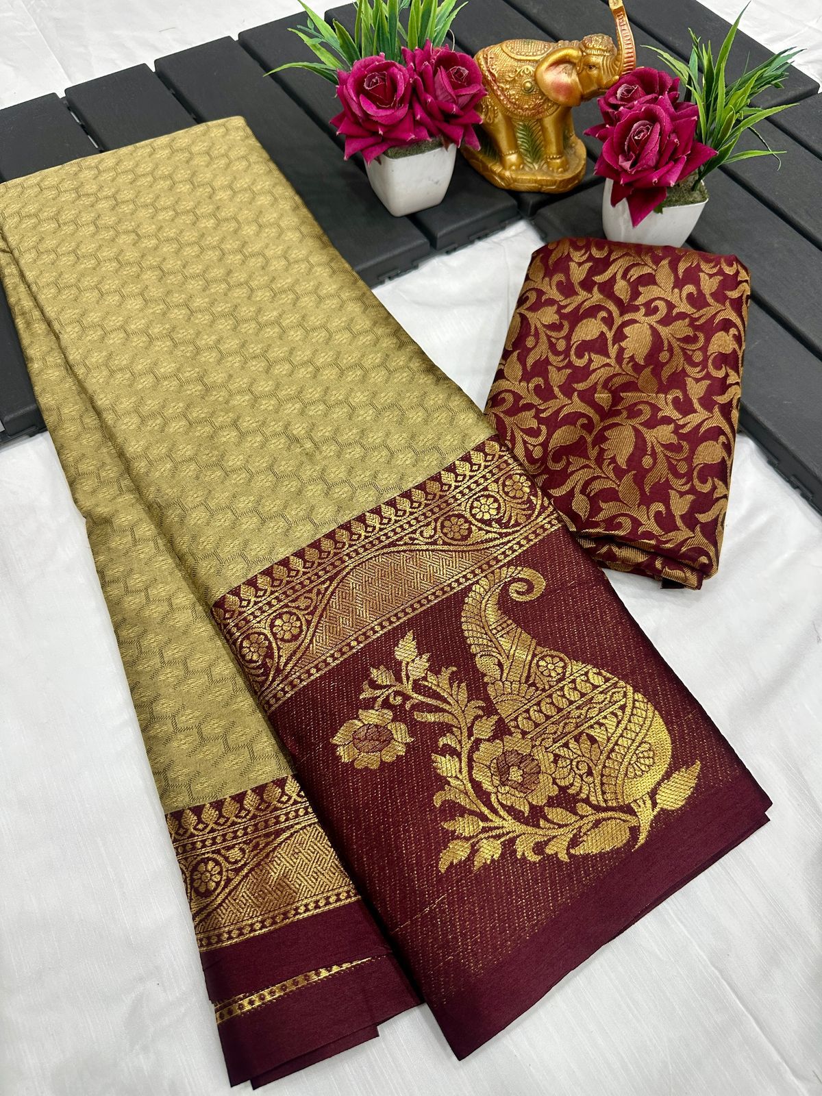 Aab Madhubala Pure Mercerised Cotton Silk Self Weaving Saree