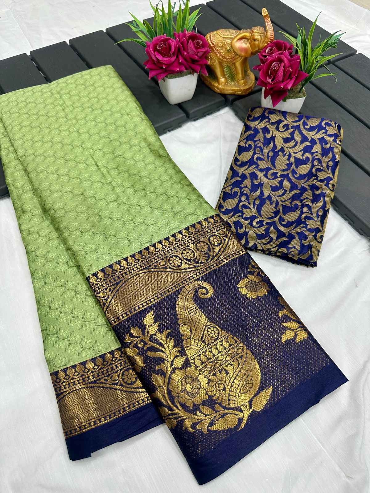 Aab Madhubala Pure Mercerised Cotton Silk Self Weaving Saree