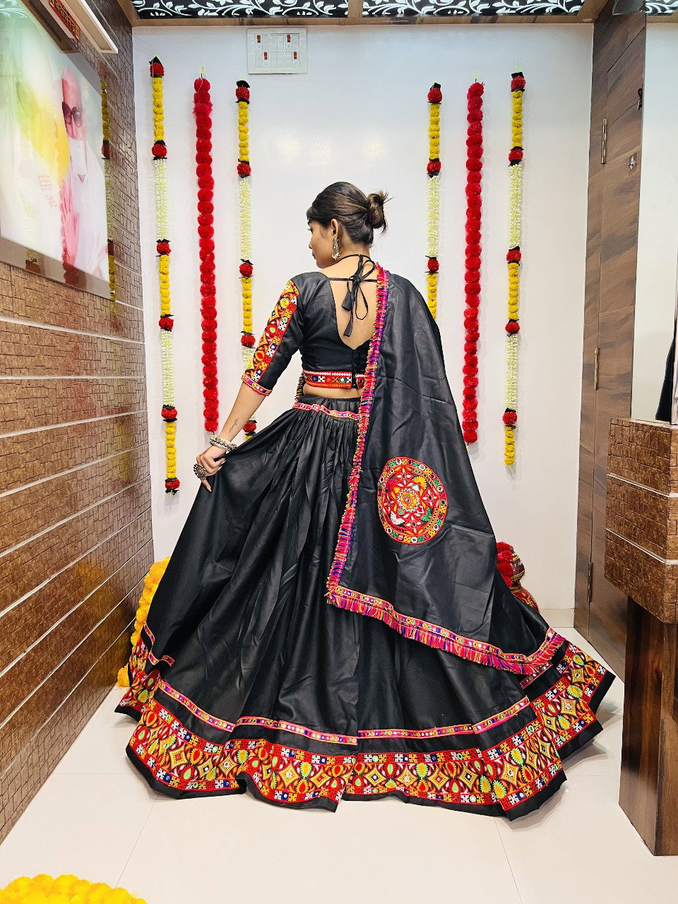 Aawiya Rajwadi Vol 7 D no. 7044 Cotton Silk Gamthi Look Lehenga Choli