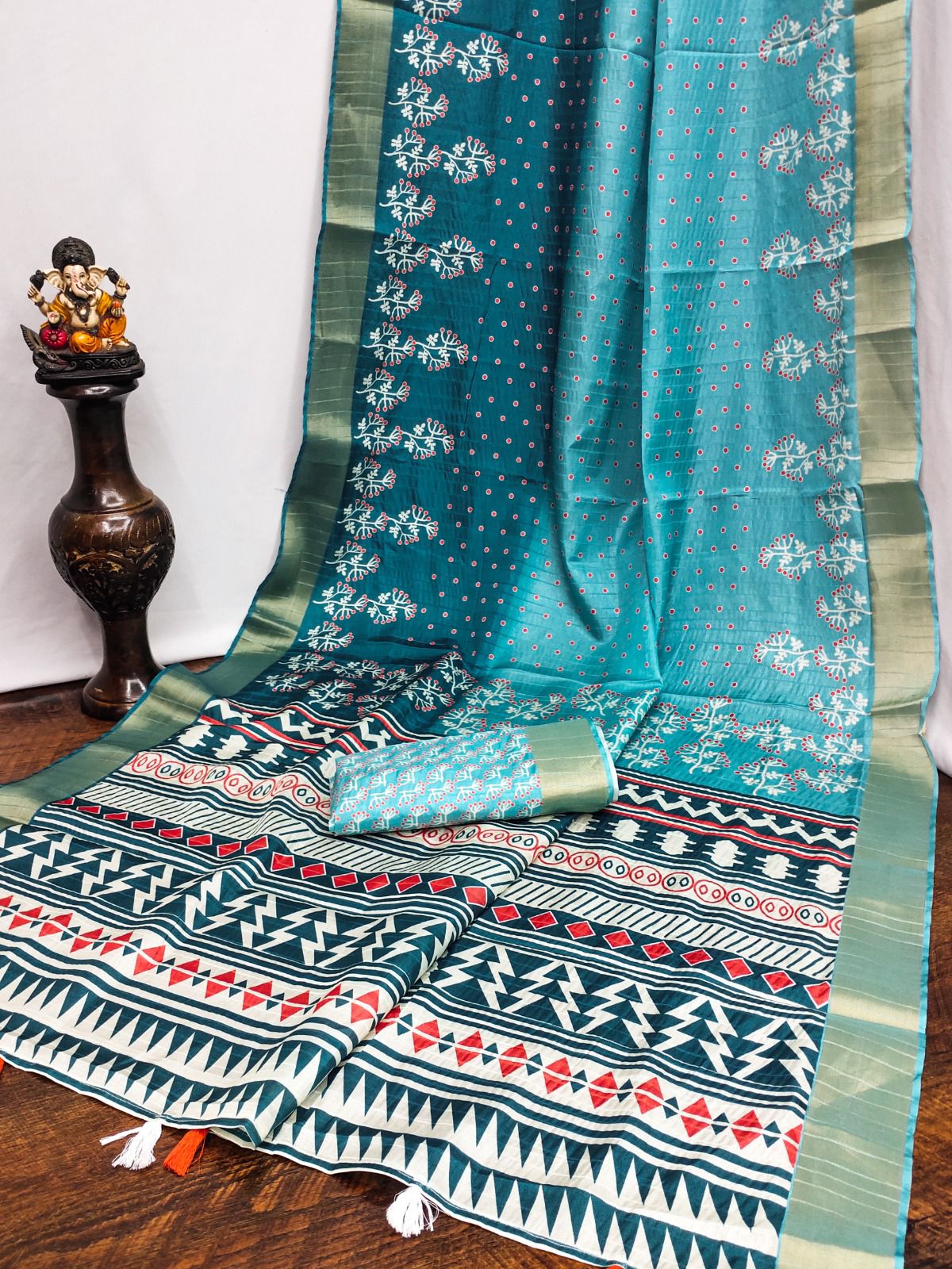 lekha VC Handloom Silk Flower Design Zari Weaving Saree