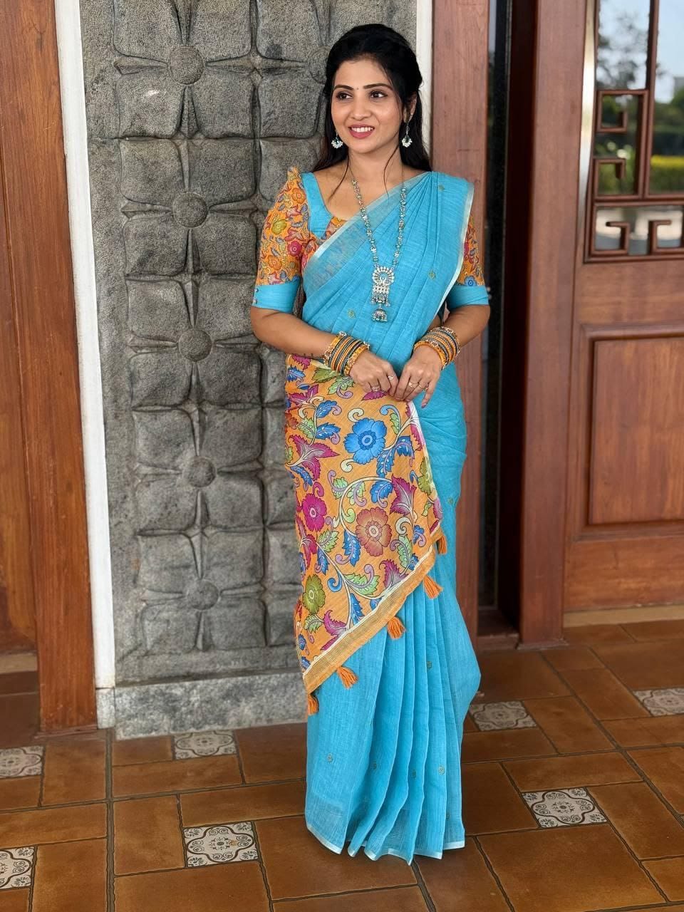 Sf MG560 Plain Linen Digital Printed Saree