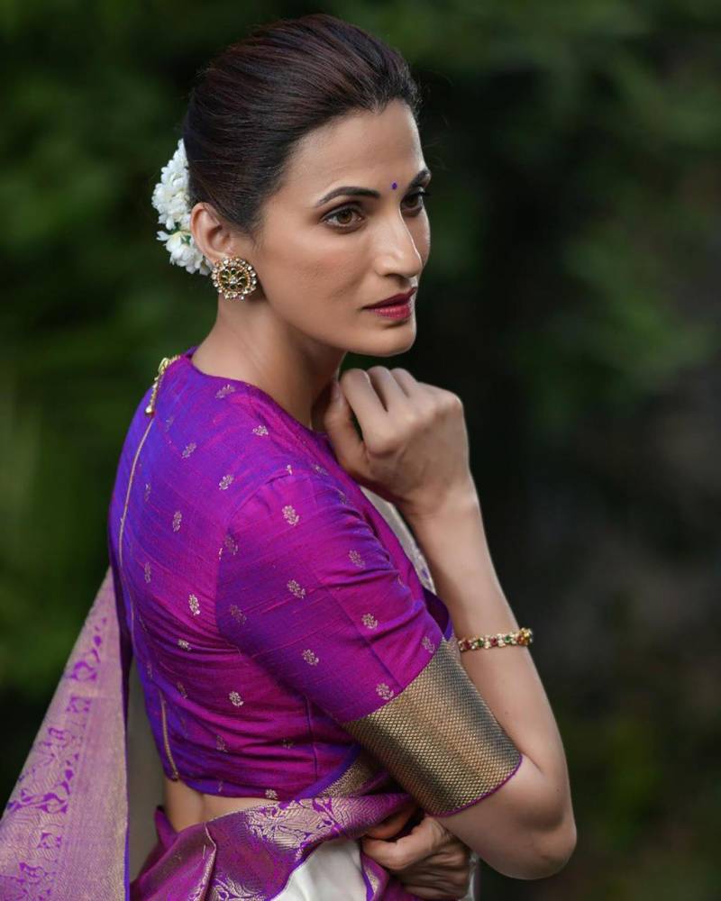 Soft Silk 6071 Soft Lichi Silk Fancy Festival Wear Saree Collection