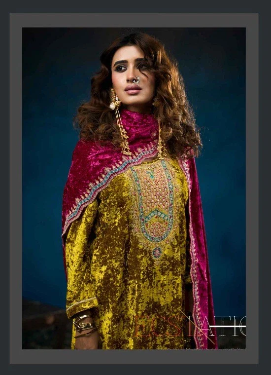 Four Dots Starblast Velvet Semi Makhamal Viscose Salwar Kameez
