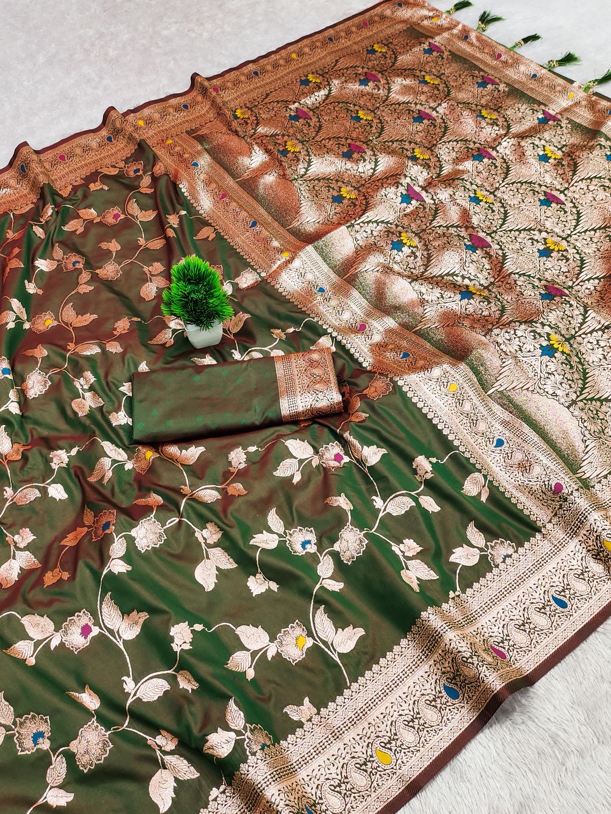 Lekha MN Banarasi 4D Patola Soft Banarasi Silk Zari Weaving Meenakari Saree