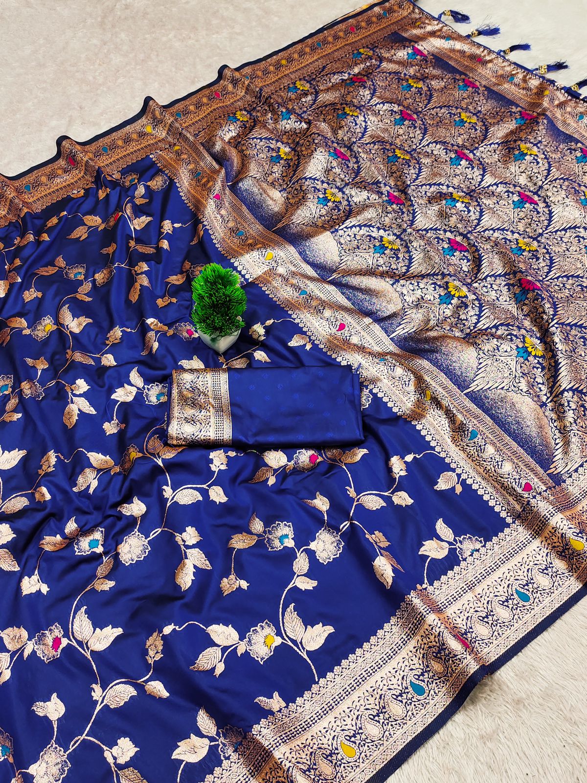 Lekha MN Banarasi 4D Patola Soft Banarasi Silk Zari Weaving Meenakari Saree