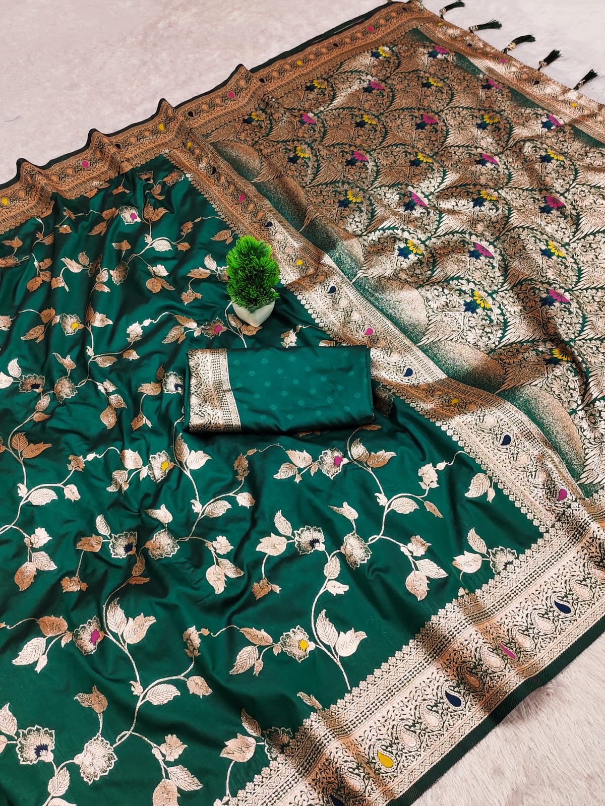 Lekha MN Banarasi 4D Patola Soft Banarasi Silk Zari Weaving Meenakari Saree