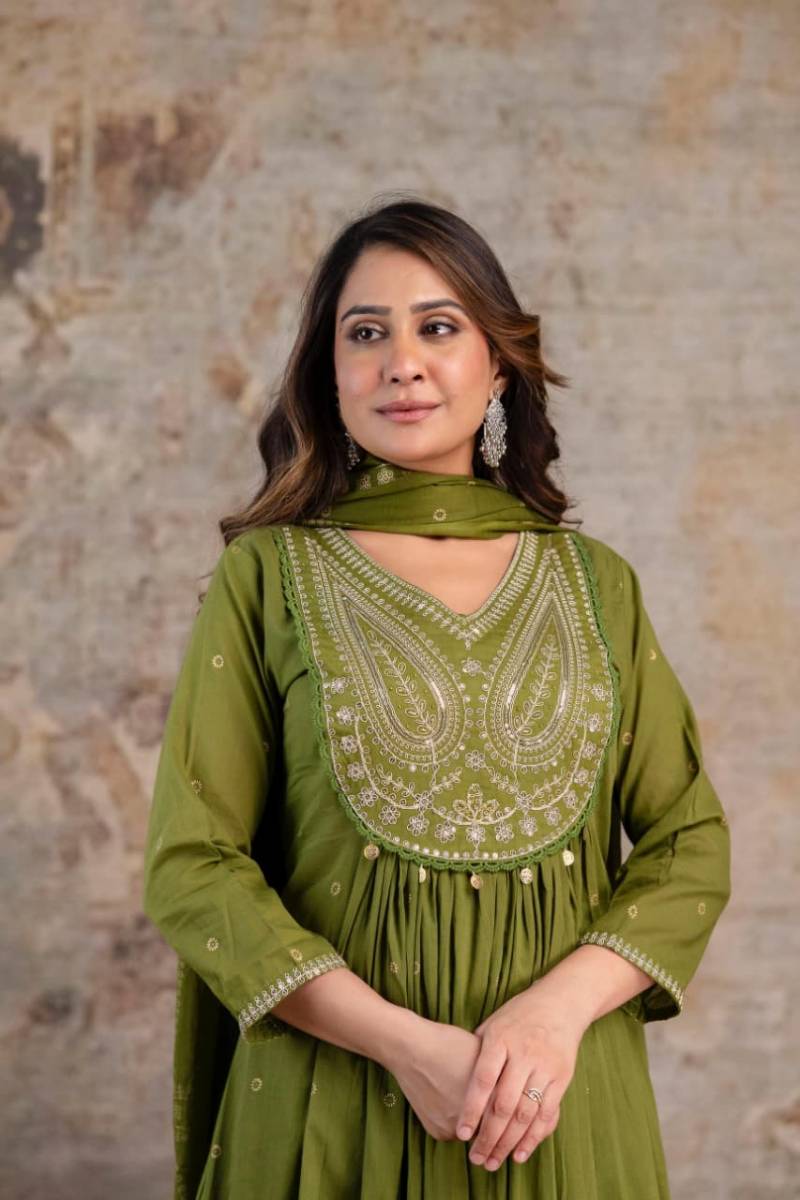 Naisha K 392 Mul Mul Embroidered Designer Kurti Pant And Dupatta