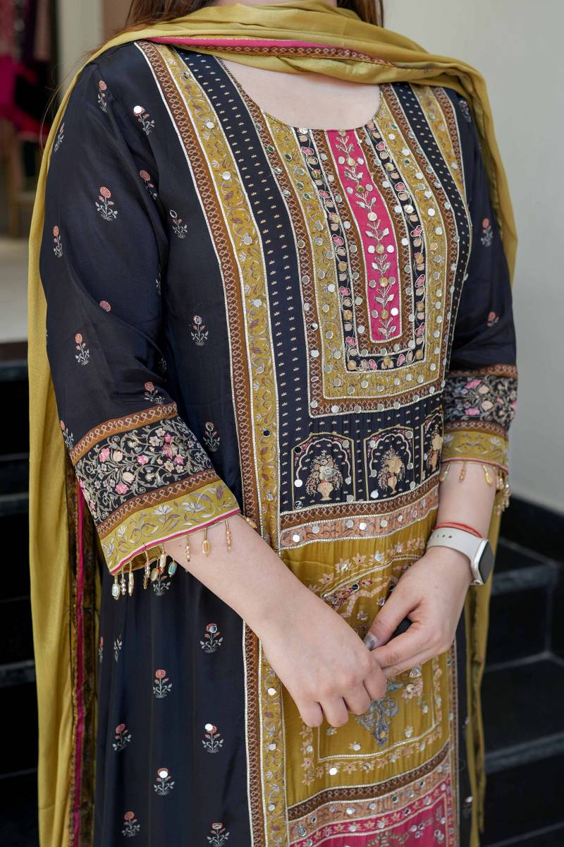 Yd 042 Muslin Cotton With Digital Printed Designer Suit
