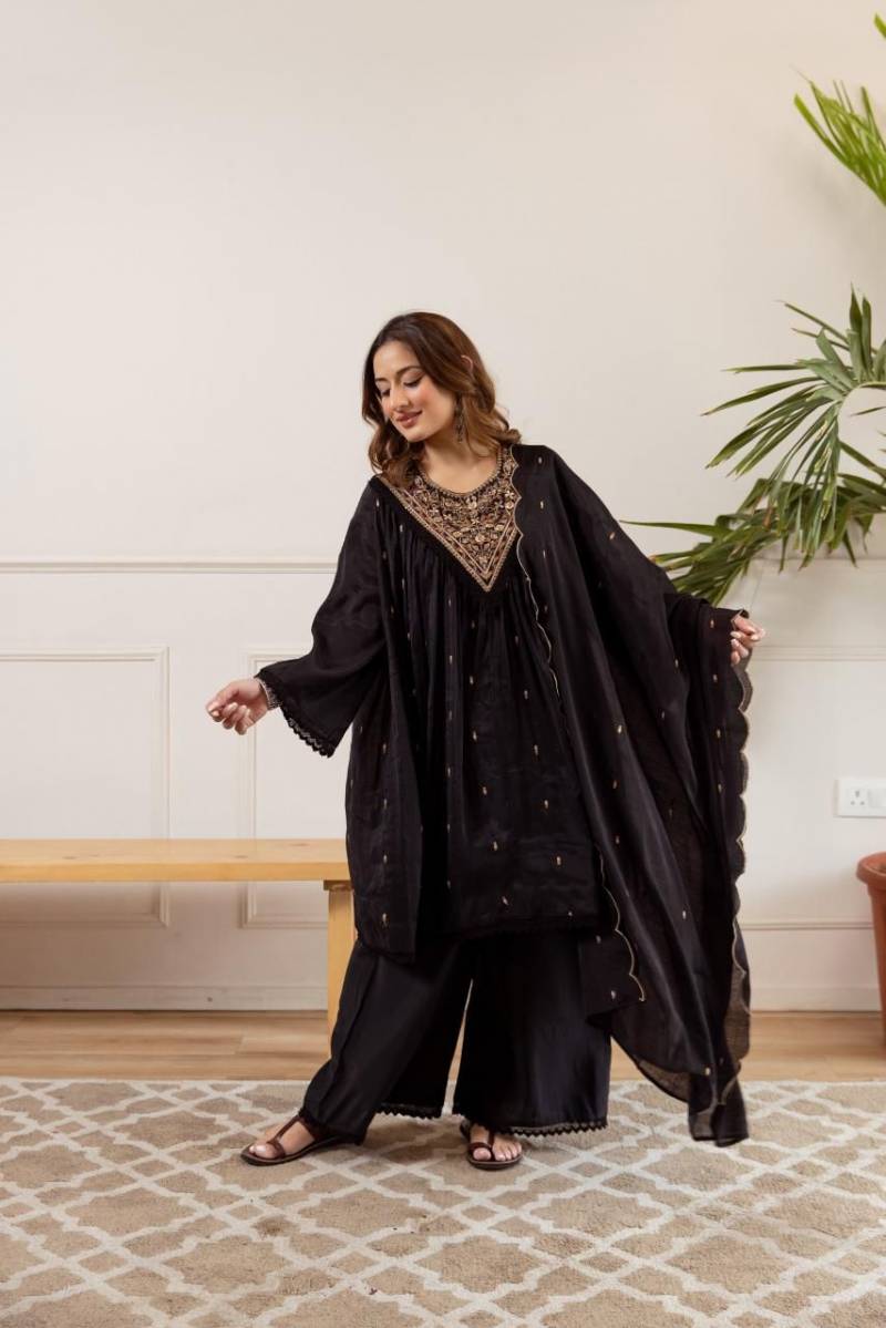 Naisha K 421 Mul Chanderi Festival Wear Kurti Pant And Dupatta