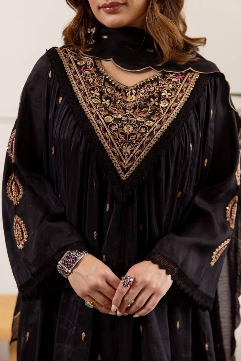 Naisha K 421 Mul Chanderi Festival Wear Kurti Pant And Dupatta