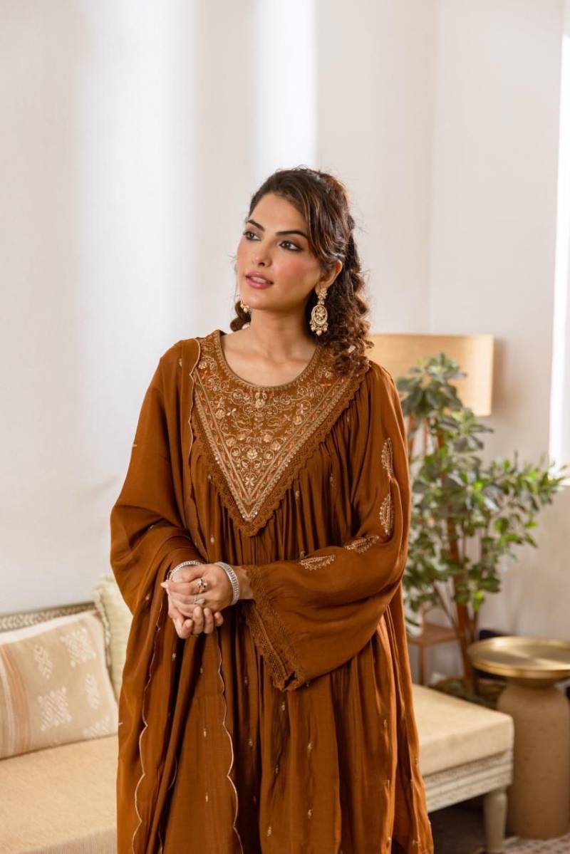 Naisha K 421 Mul Chanderi Festival Wear Kurti Pant And Dupatta