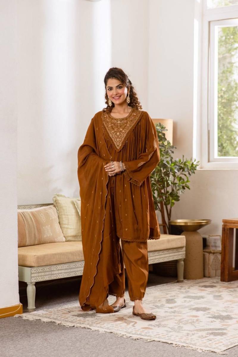 Naisha K 421 Mul Chanderi Festival Wear Kurti Pant And Dupatta