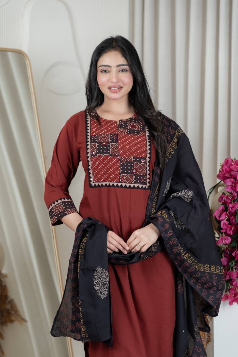 Naisha K 448 Cotton Dhabhu Simple Casual Wear Kurti Pant And Dupatta