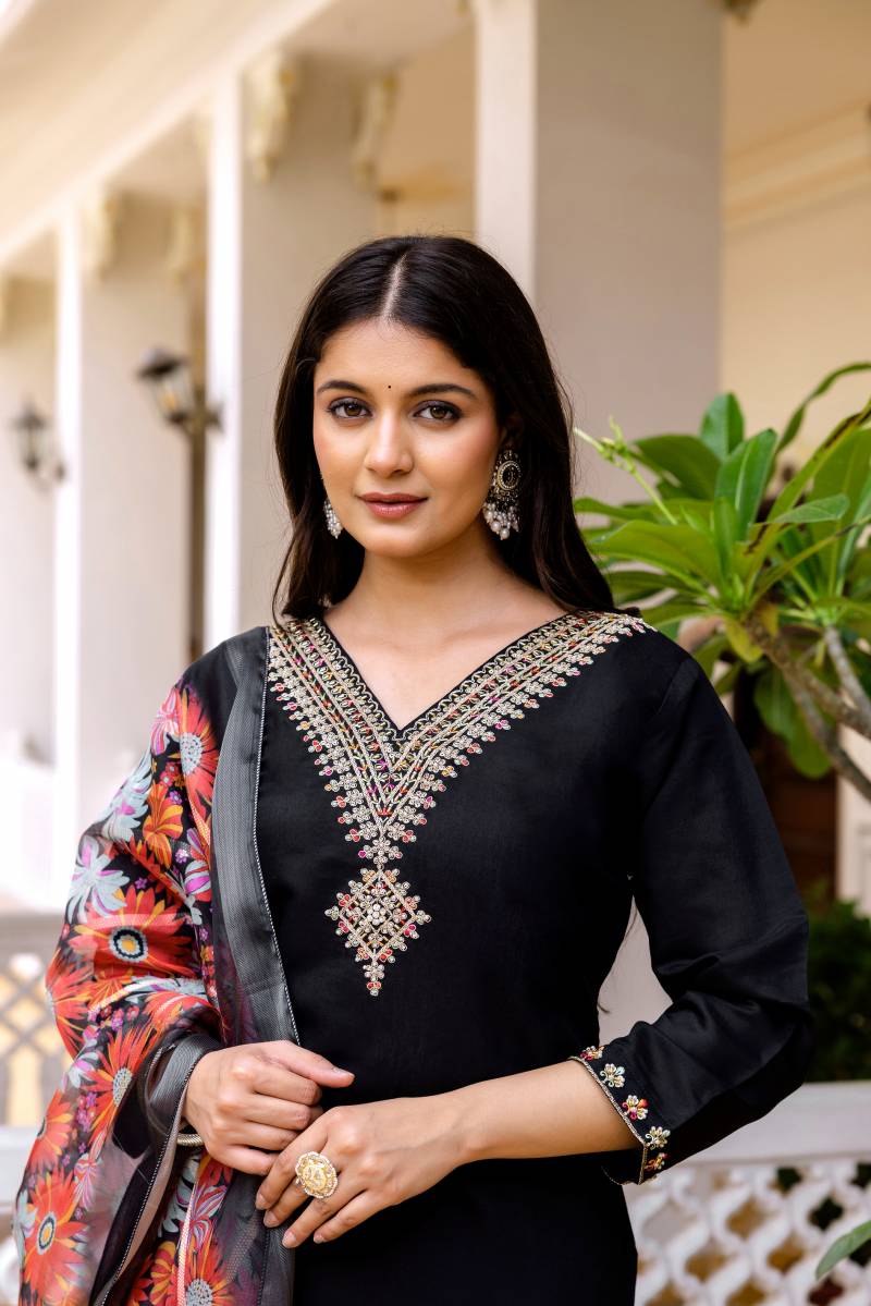 Hr 30 Viscose Chanderi Embroidered Casual Wear Kurti Pant And Dupatta