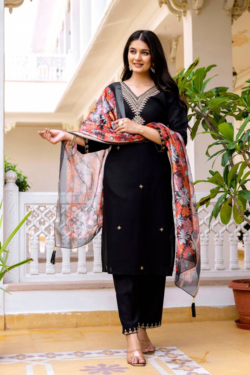Hr 30 Viscose Chanderi Embroidered Casual Wear Kurti Pant And Dupatta