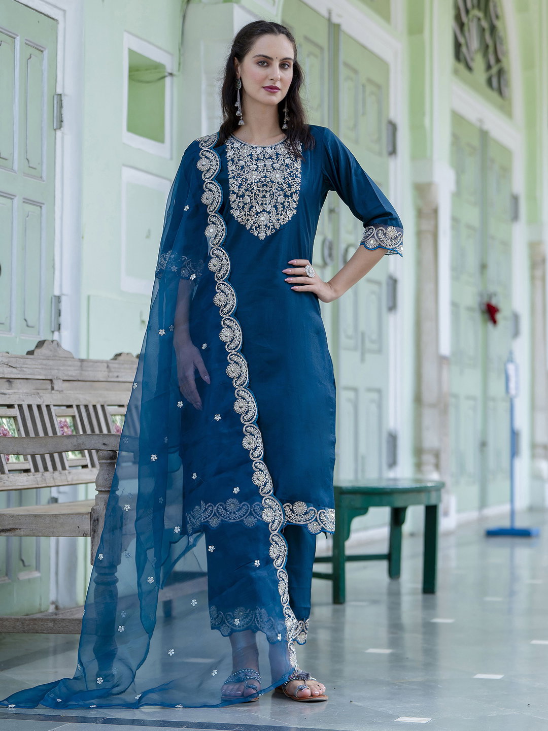 VP 9609 Women’s Designer Embroidered Kurta Set