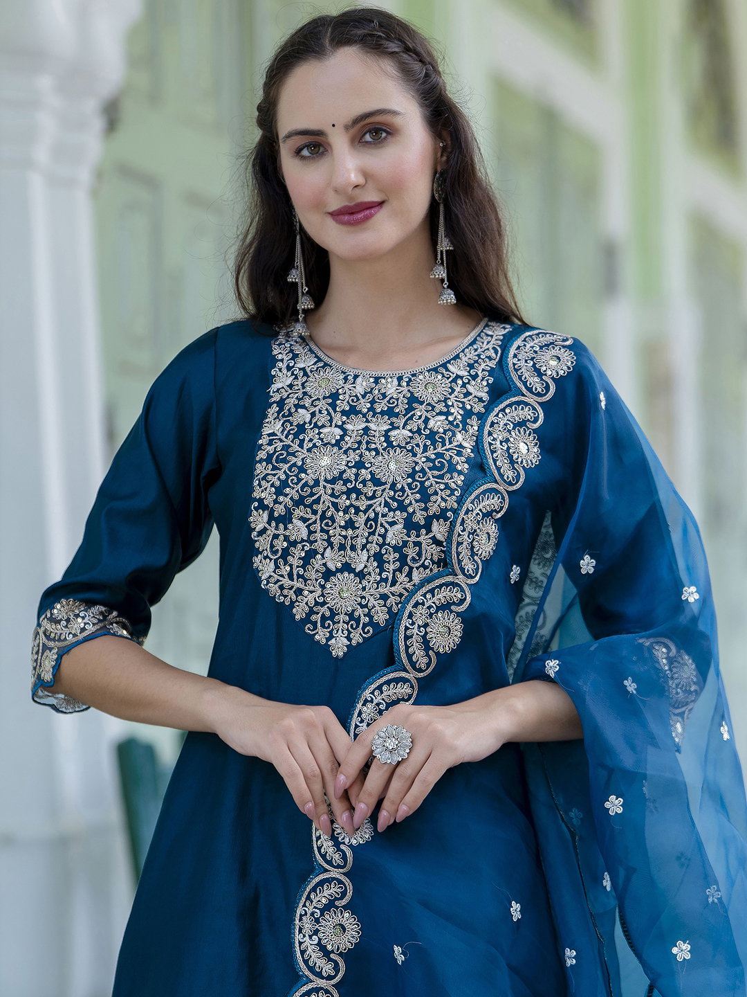 VP 9609 Women’s Designer Embroidered Kurta Set
