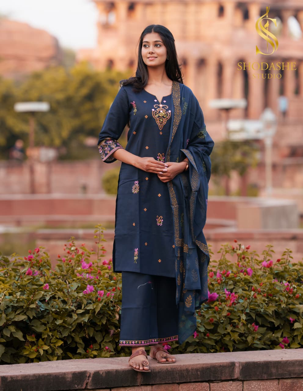 Shodashe Devki Linen Threadwork Traditional Kurti Pant And Dupatta