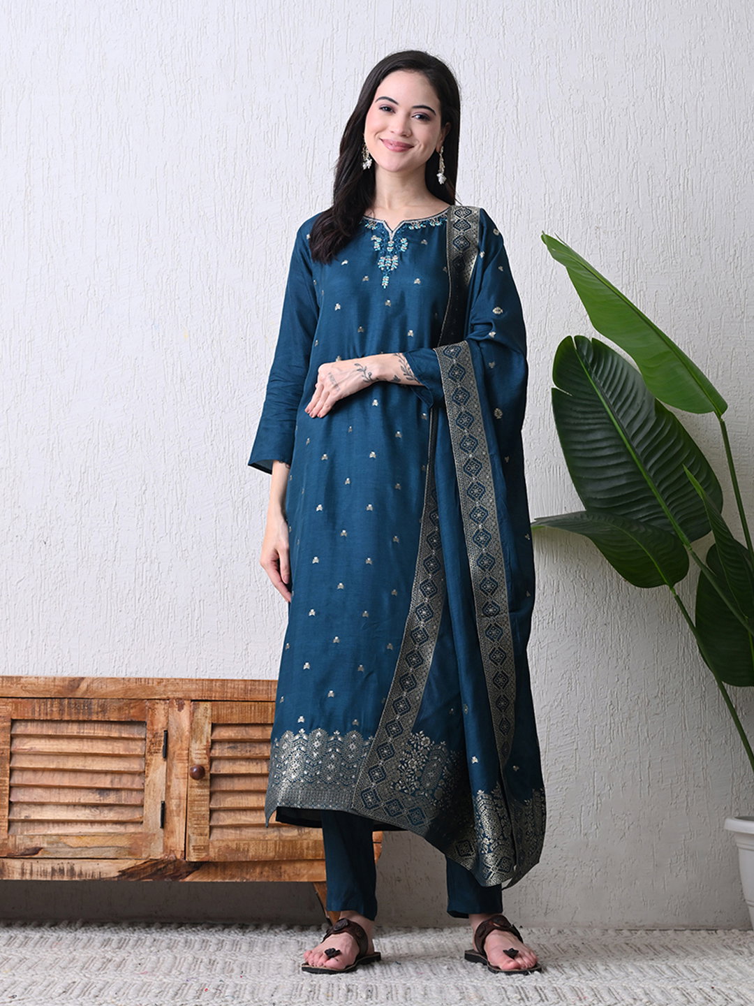 Hr 1730 Dola Jaquard Embroidery Designer Kurti And Pant Dupatta Collection