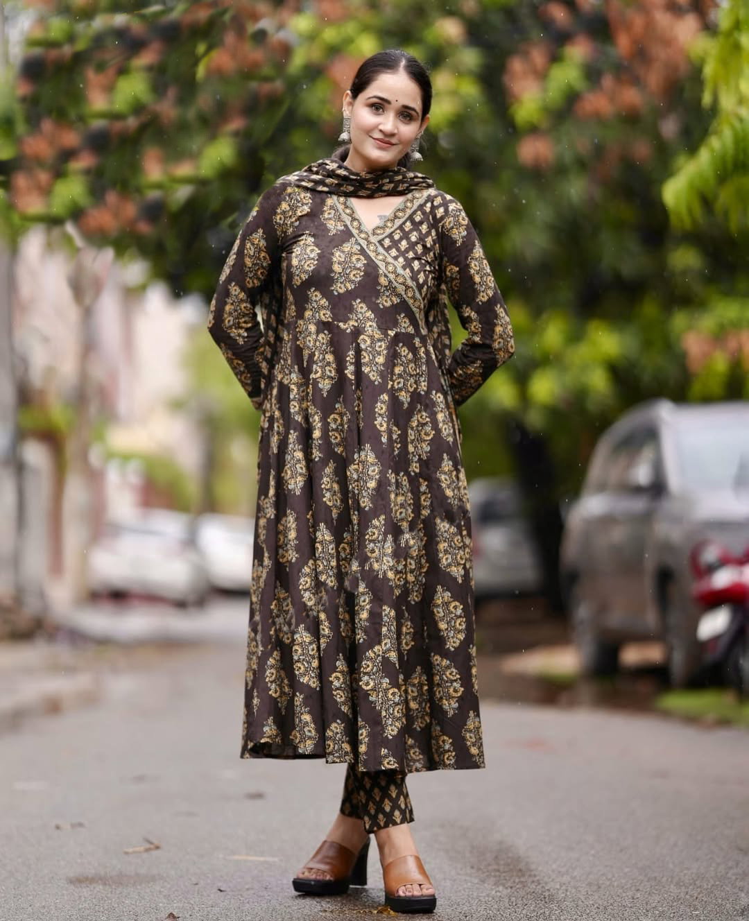 Dhruvi 392 Viscose Casual Wear Kurti Pant And Dupatta Collection