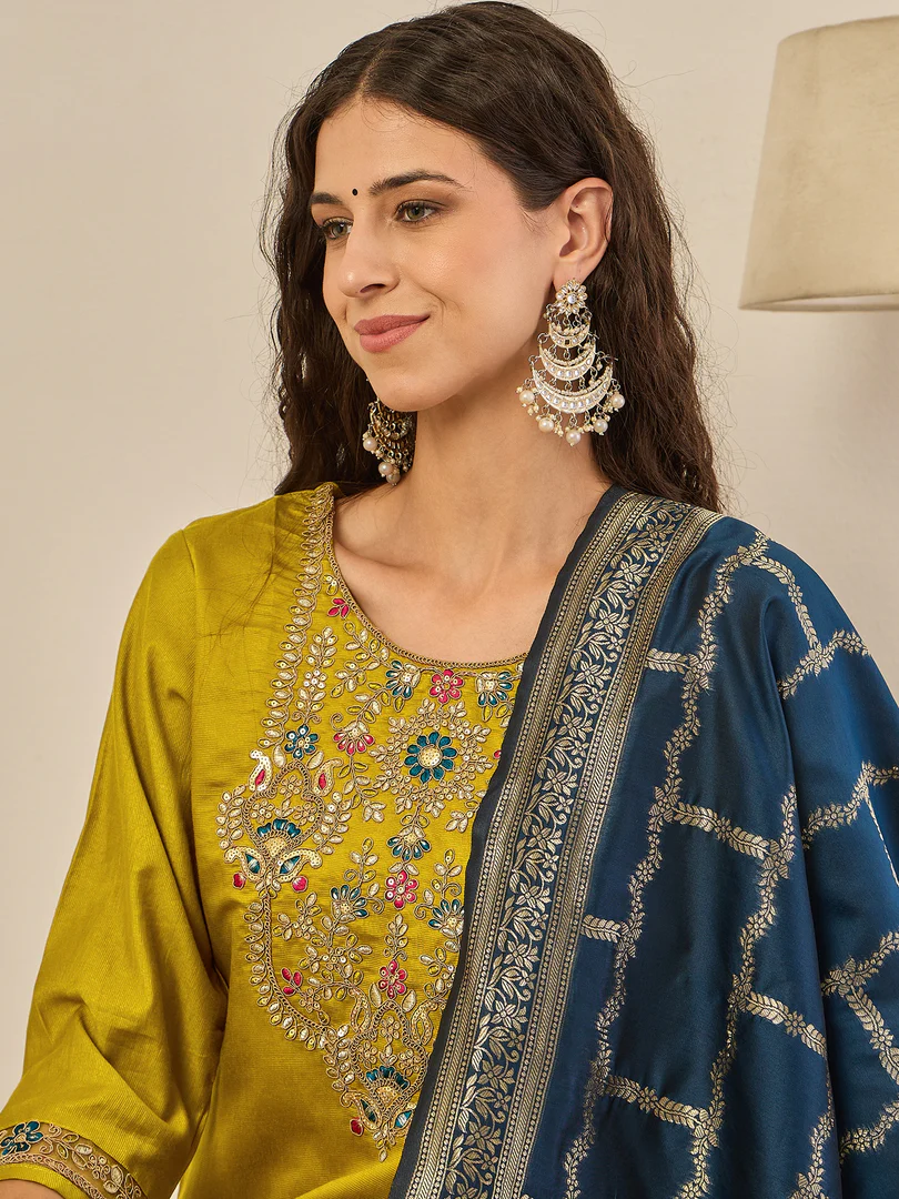 VP 9604 Women Viscose Rayon Kurta with Pant and Banarasi Silk Dupatta
