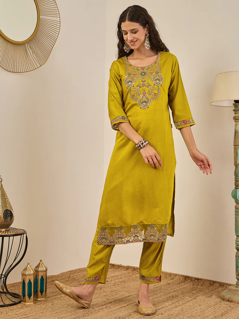 VP 9604 Women Viscose Rayon Kurta with Pant and Banarasi Silk Dupatta