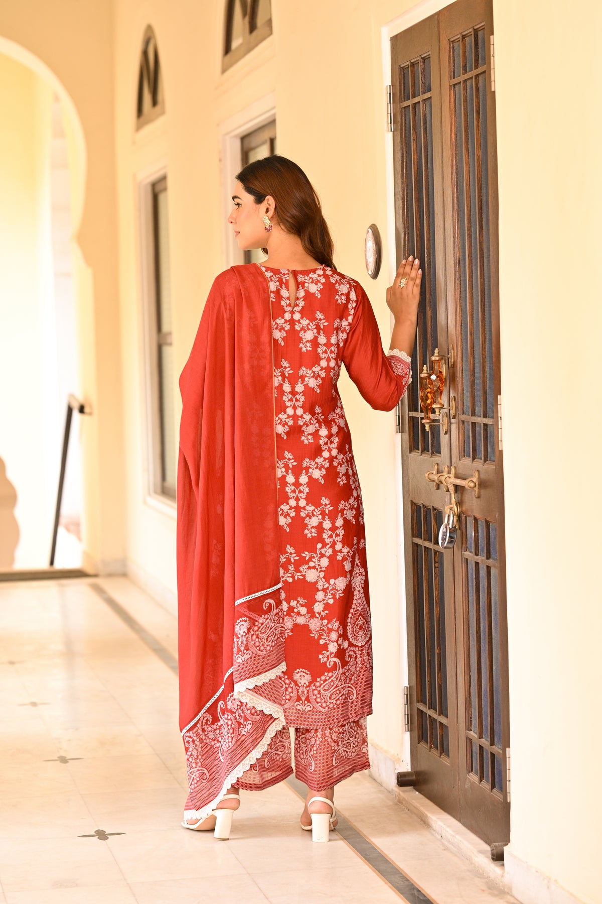Inaya 01 Muslin With Printed Casual Wear Top Bottom And Dupatta Collection 