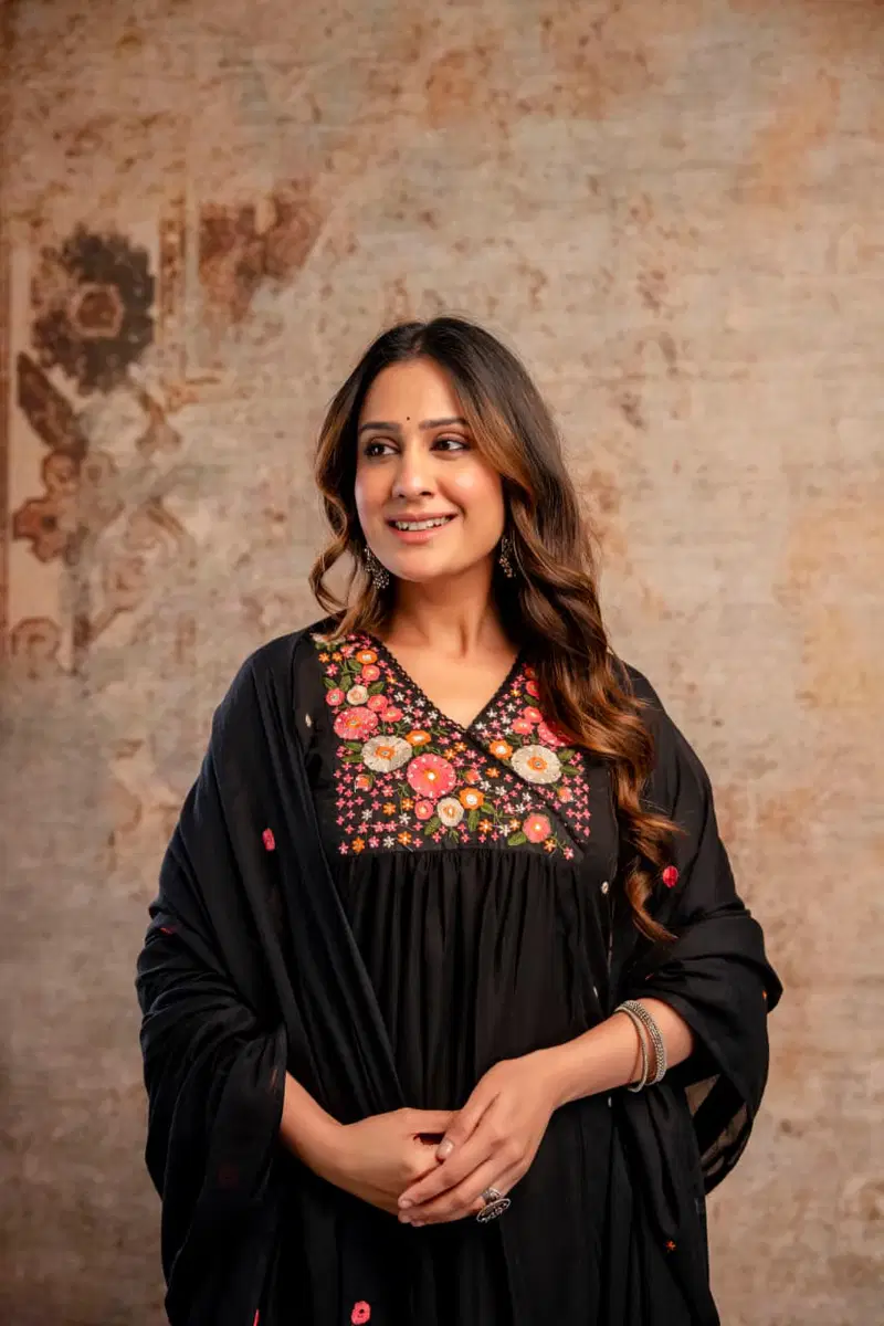Naisha K 729 Mul Cotton Embroidered Work Kurti Pant And Dupatta Collection