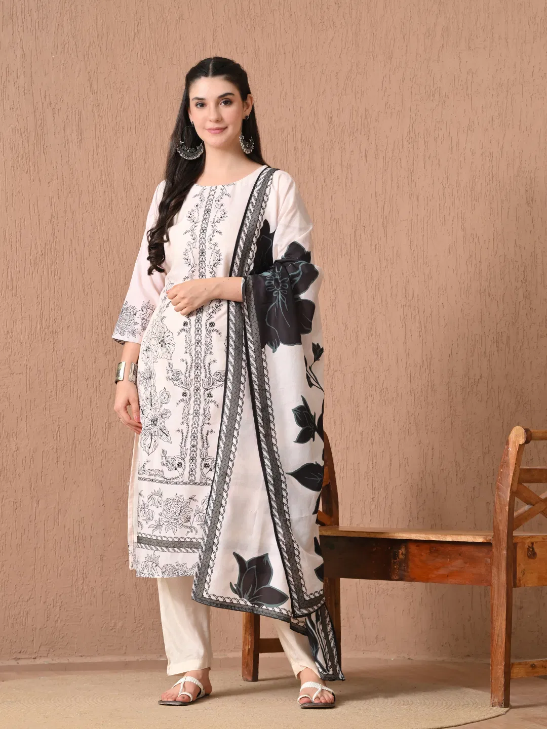 Hr R 1088 Muslin Digital Printed Kurti With Bottom Dupatta Collection