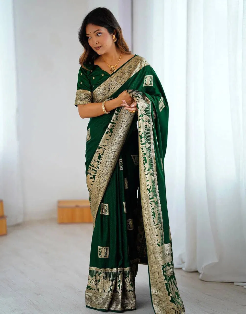 Aab Makhmal Soft Silk Jacquard Border Festival Saree