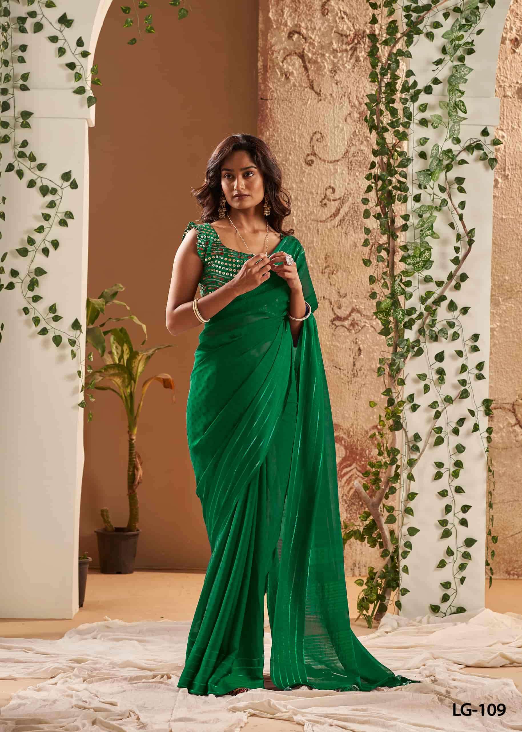 Gf Lagan Soft Weaving Pallu Border Saree With Embroidered Blouse