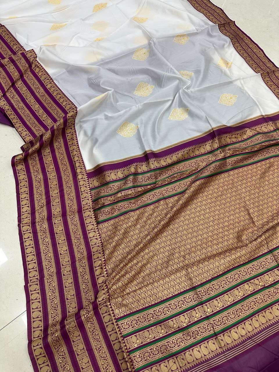 Aab Swet Soft Art Silk Jacquard Border Saree