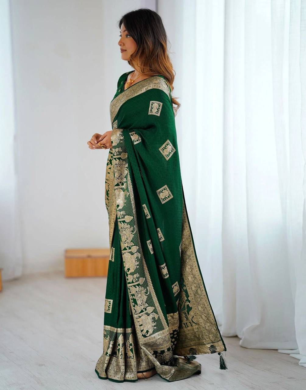 Aab Makhmal Green Soft Silk Jacquard Border Saree