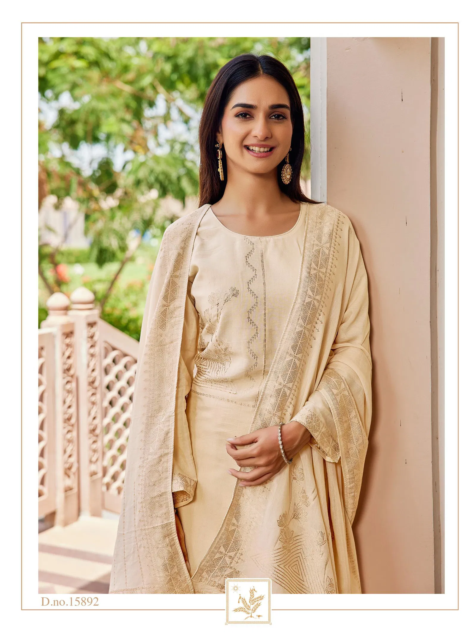Ibiza Khanak Mul Chanderi Jacquard Handworked Salwar Kameez