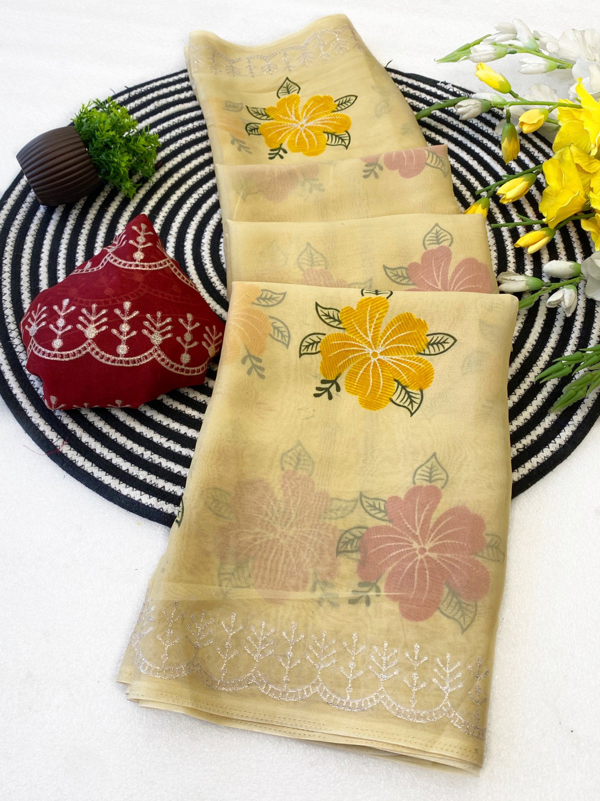VLC Pratibha Beautiful Dola Silk Border Saree With Unstitched Running Blouse