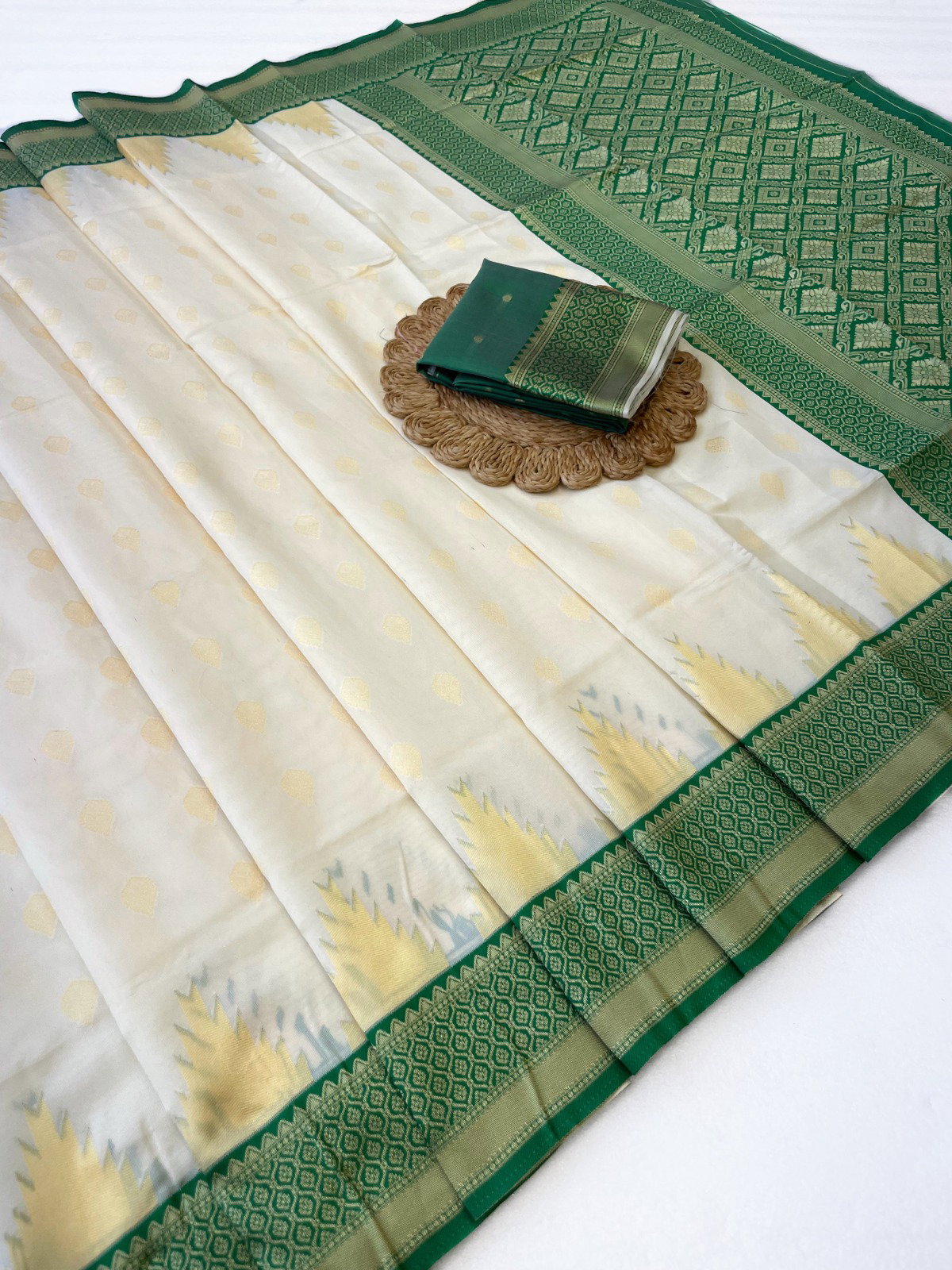 VLC Apsara Green Beautiful Art Silk Jacquard Border Saree