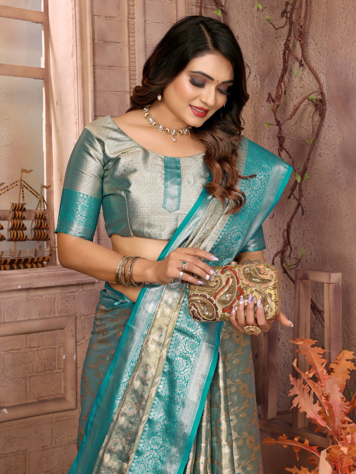 Lekha Vc Vanita Tissue Silk Zari Weaving Woven Border Saree